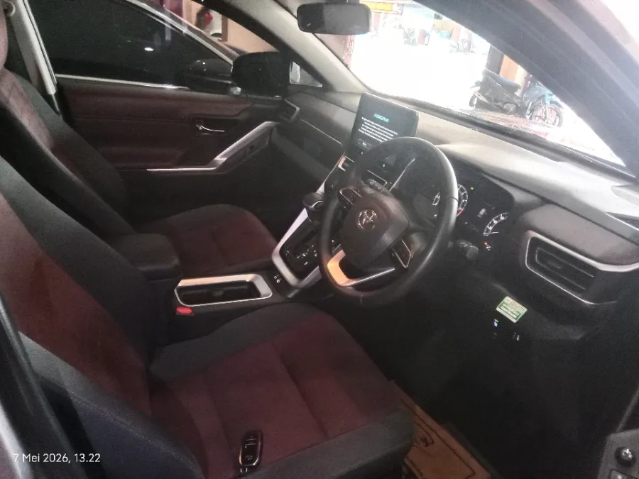 Foto Mobil Bekas Kabin Depan Toyota Kijang Innova 2.0 Zenix V CVT tahun 2023