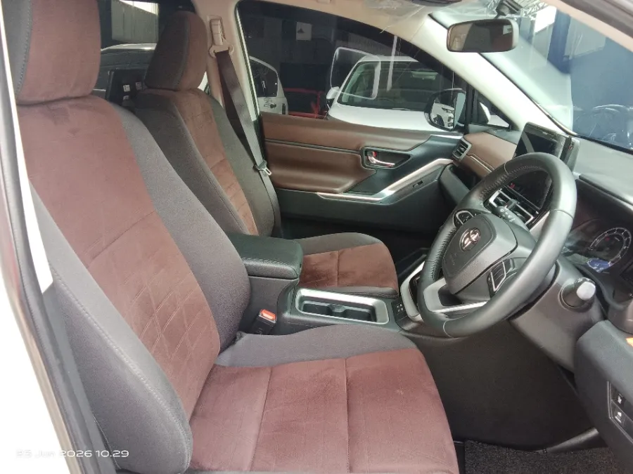 Foto Mobil Bekas Kabin Depan Toyota Kijang Innova 2.0 Zenix V CVT tahun 2023