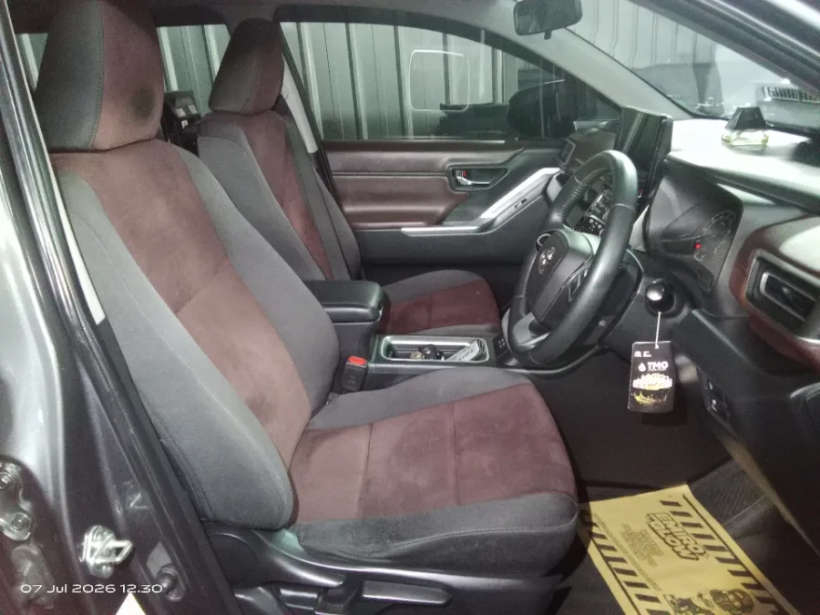 Foto Mobil Bekas Kabin Depan Toyota Kijang Innova 2.0 Zenix V CVT tahun 2023