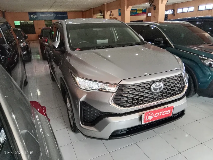 Foto Mobil Bekas Kanan Depan Toyota Kijang Innova 2.0 Zenix V CVT tahun 2023