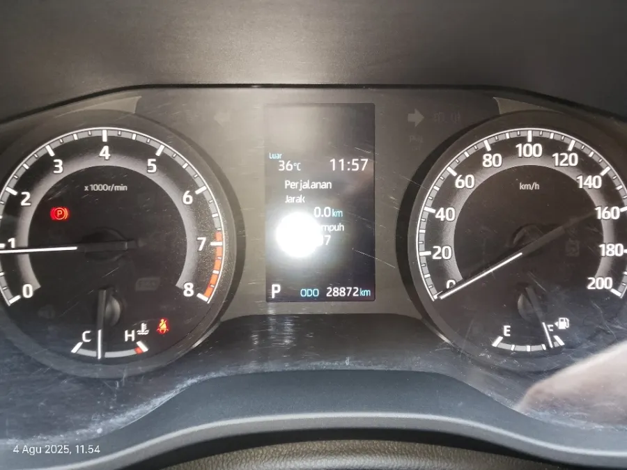 Foto Mobil Bekas Odometer Toyota Kijang Innova 2.0 Zenix V CVT tahun 2023