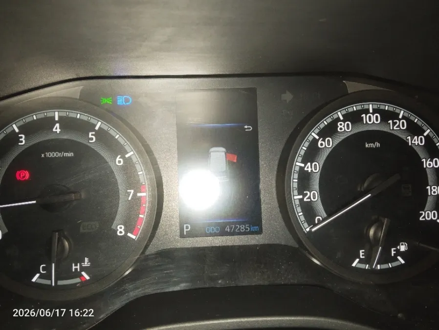 Foto Mobil Bekas Odometer Toyota Kijang Innova 2.0 Zenix V CVT tahun 2023