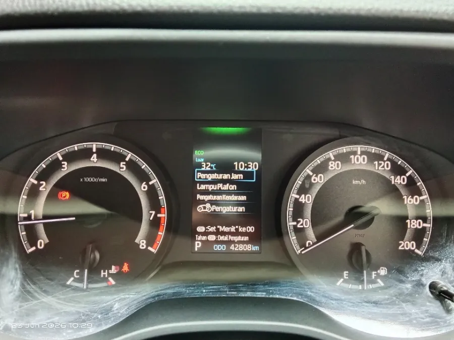 Foto Mobil Bekas Odometer Toyota Kijang Innova 2.0 Zenix V CVT tahun 2023