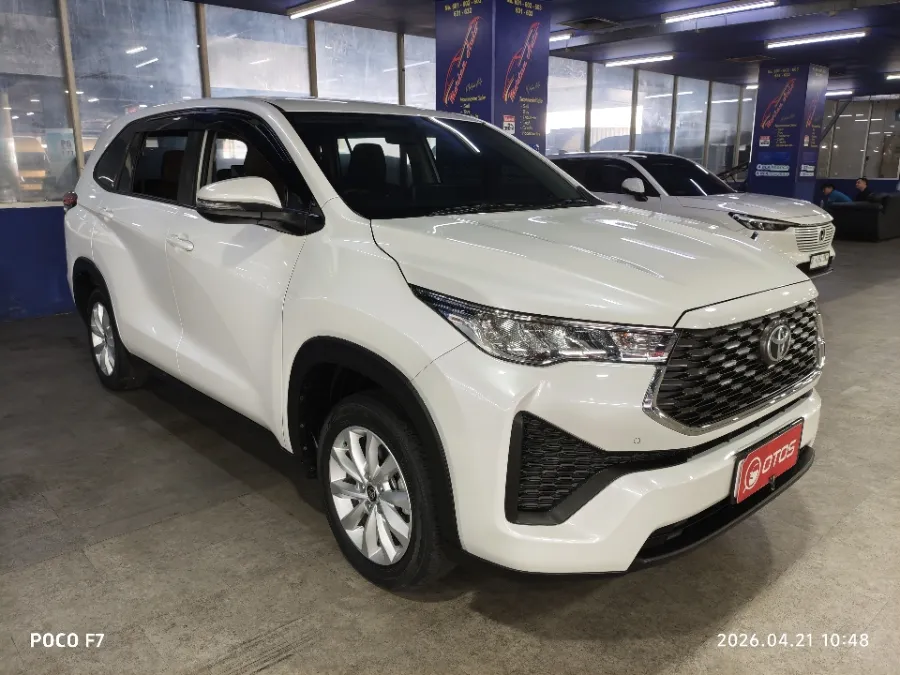 Foto Mobil Bekas Kanan Depan Toyota Kijang Innova 2.0 Zenix V CVT tahun 2024