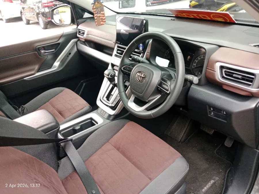 Foto Mobil Bekas Kabin Depan Toyota Kijang Innova 2.0 Zenix V CVT tahun 2025