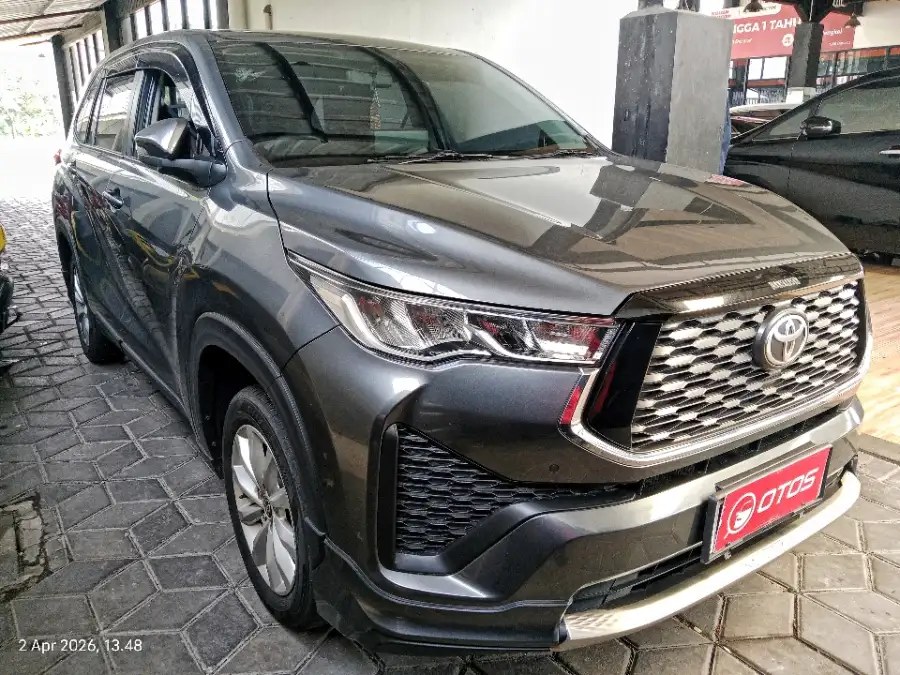 Foto Mobil Bekas Kanan Depan Toyota Kijang Innova 2.0 Zenix V CVT tahun 2025