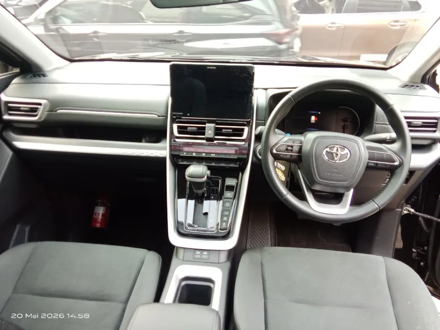 Foto Mobil Bekas Dashboard Toyota Kijang Innova 2.0 Zenix V HV CVT tahun 2023
