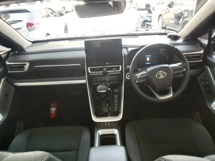 Foto Mobil Bekas Dashboard Toyota Kijang Innova 2.0 Zenix V HV CVT tahun 2023