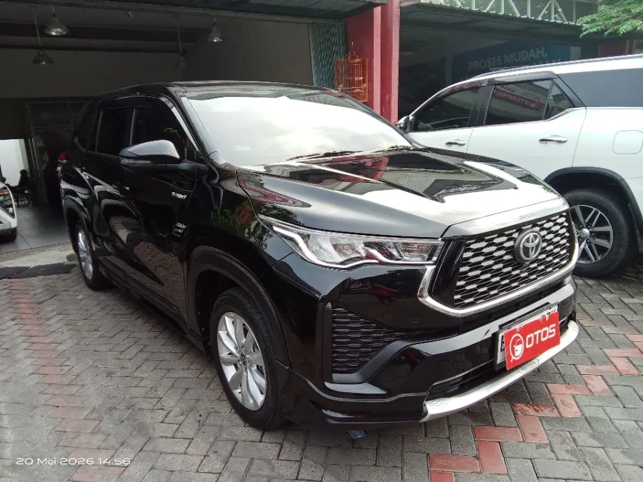 Foto Mobil Bekas Kanan Depan Toyota Kijang Innova 2.0 Zenix V HV CVT tahun 2023