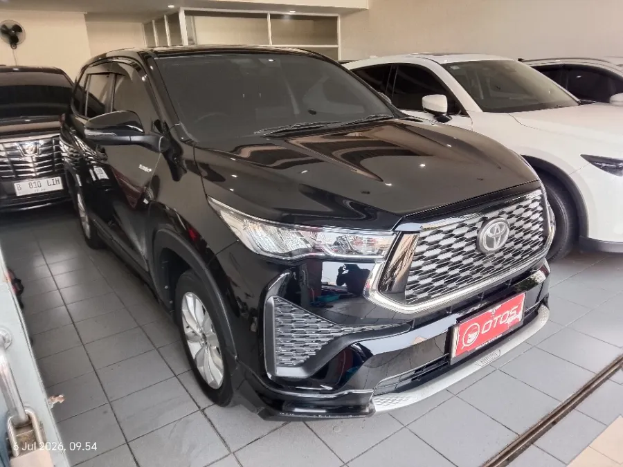 Foto Mobil Bekas Kanan Depan Toyota Kijang Innova 2.0 Zenix V HV CVT tahun 2023