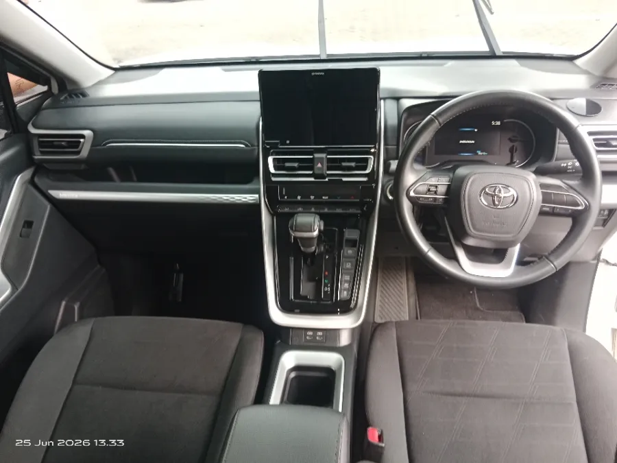 Foto Mobil Bekas Dashboard Toyota Kijang Innova 2.0 Zenix V HV CVT tahun 2024