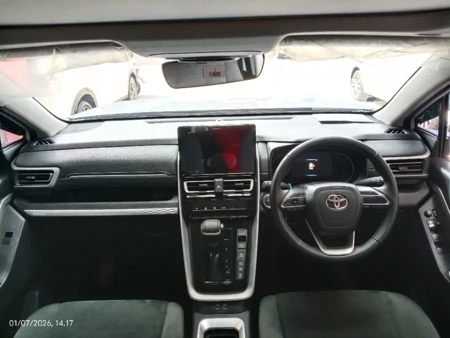 Foto Mobil Bekas Dashboard Toyota Kijang Innova 2.0 Zenix V HV CVT tahun 2024