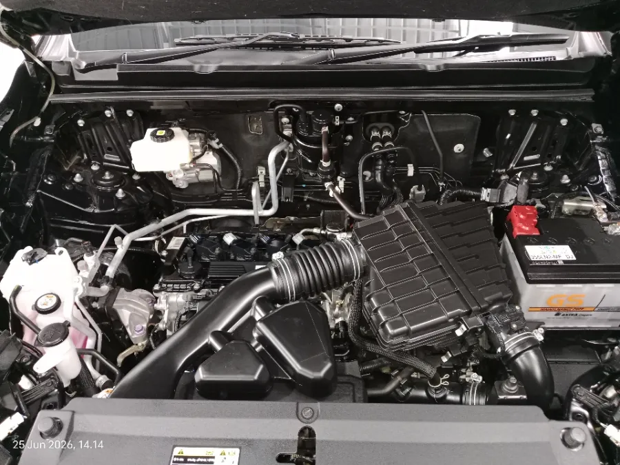 Foto Mobil Bekas Mesin Toyota Kijang Innova 2.0 Zenix V HV CVT tahun 2024