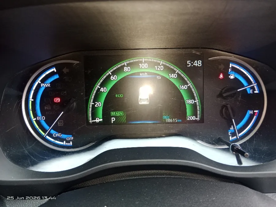 Foto Mobil Bekas Odometer Toyota Kijang Innova 2.0 Zenix V HV CVT tahun 2024
