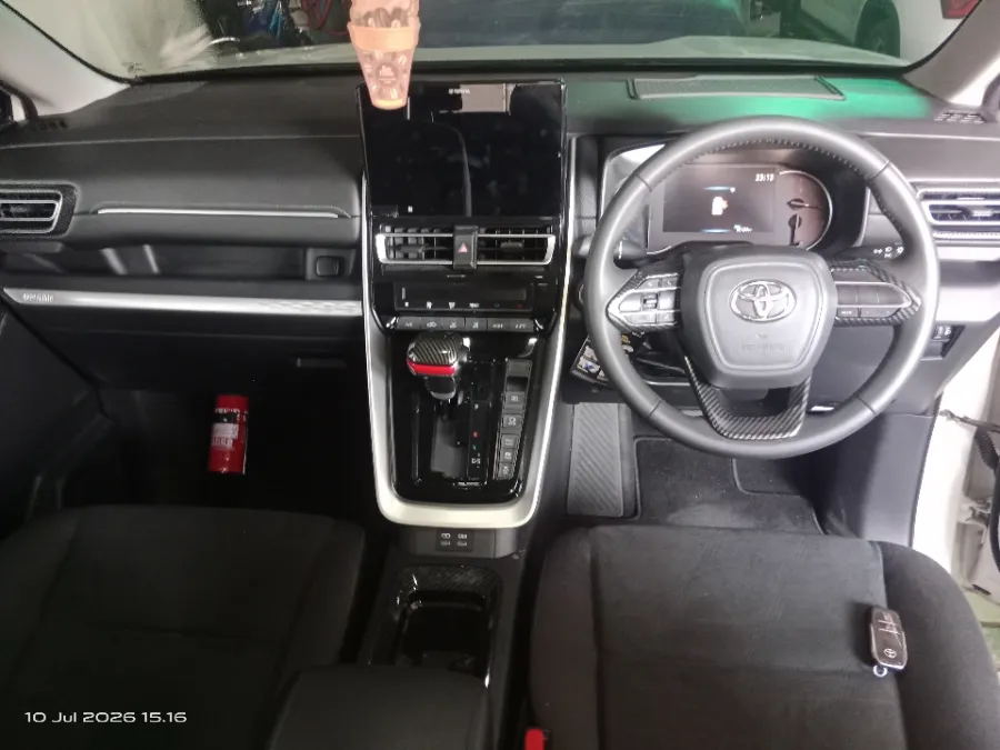 Foto Mobil Bekas Dashboard Toyota Kijang Innova 2.0 Zenix V HV CVT tahun 2025