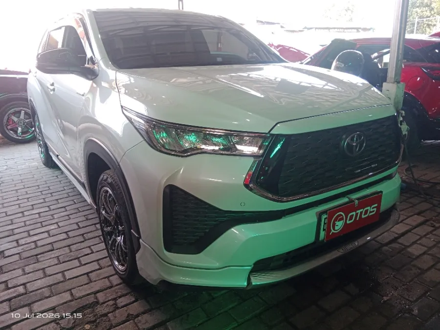 Foto Mobil Bekas Kanan Depan Toyota Kijang Innova 2.0 Zenix V HV CVT tahun 2025