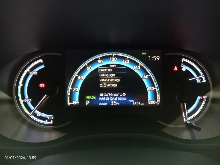 Foto Mobil Bekas Odometer Toyota Kijang Innova 2.0 Zenix V HV CVT tahun 2025