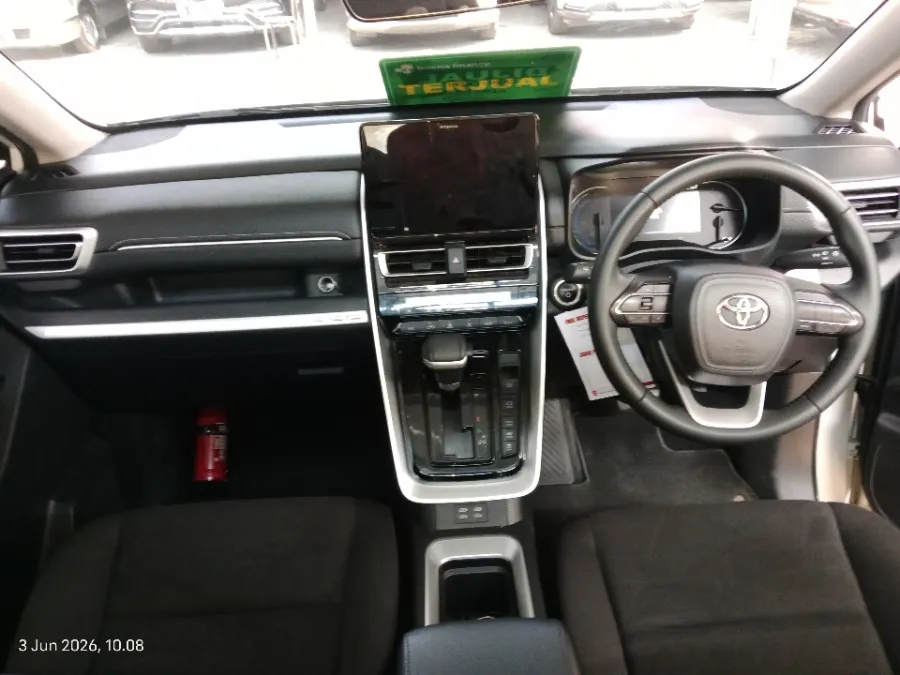 Foto Mobil Bekas Dashboard Toyota Kijang Innova 2.0 Zenix V HV CVT Modellista tahun 2023