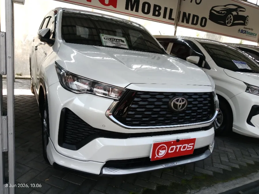 Foto Mobil Bekas Kanan Depan Toyota Kijang Innova 2.0 Zenix V HV CVT Modellista tahun 2023