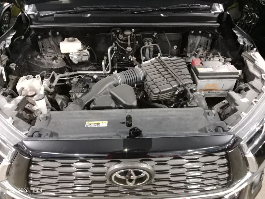 Foto Mobil Bekas Mesin Toyota Kijang Innova 2.0 Zenix V HV CVT Modellista tahun 2023