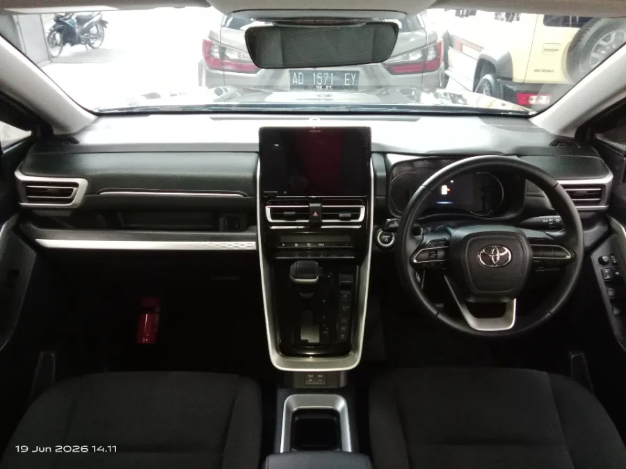 Foto Mobil Bekas Dashboard Toyota Kijang Innova 2.0 Zenix V HV CVT Modellista tahun 2024