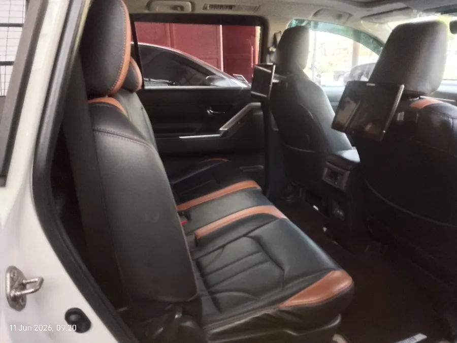 Foto Mobil Bekas Kabin Belakang Toyota Kijang Innova 2.0 Zenix V HV CVT Modellista tahun 2025