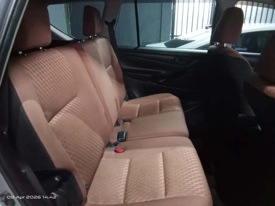 Foto Mobil Bekas Kabin Belakang Toyota Kijang Innova 2.4 G tahun 2016