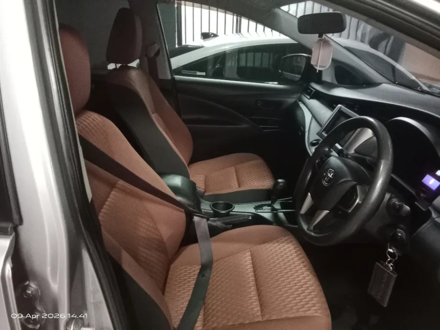 Foto Mobil Bekas Kabin Depan Toyota Kijang Innova 2.4 G tahun 2016