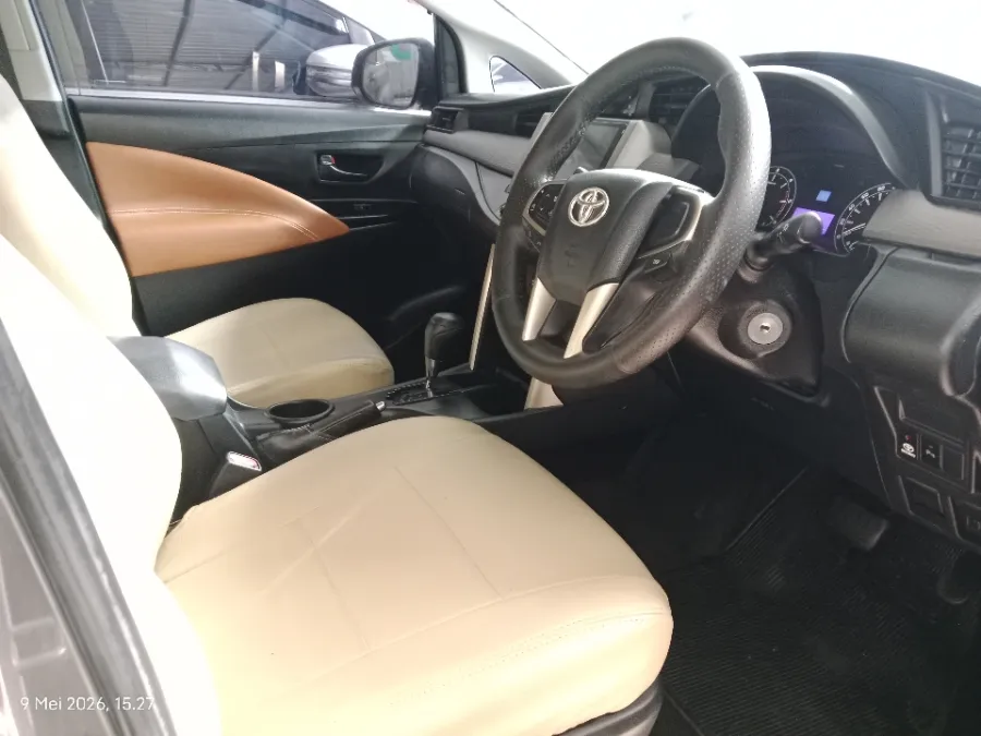 Foto Mobil Bekas Kabin Depan Toyota Kijang Innova 2.4 G tahun 2016