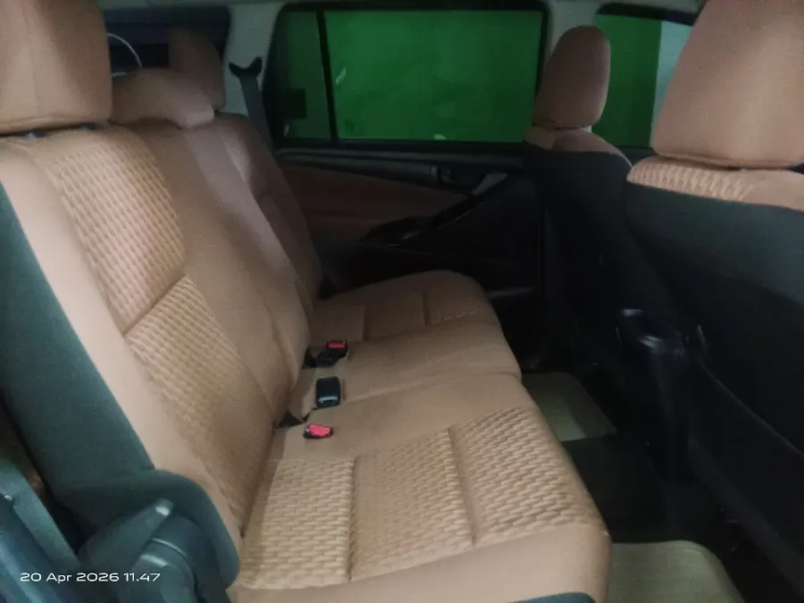 Foto Mobil Bekas Kabin Belakang Toyota Kijang Innova 2.4 G tahun 2017