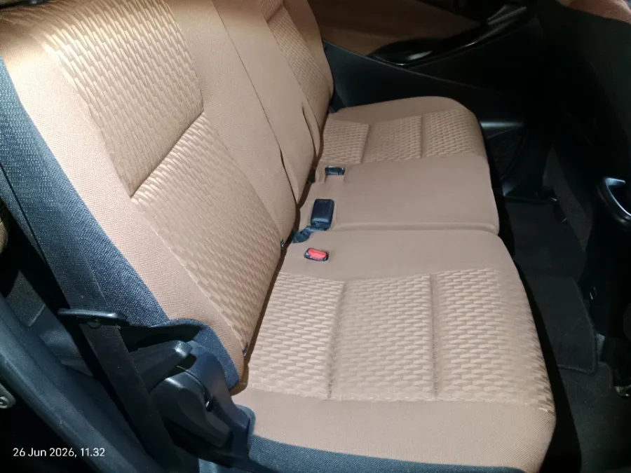 Foto Mobil Bekas Kabin Belakang Toyota Kijang Innova 2.4 G tahun 2017