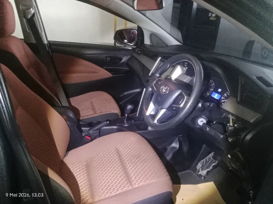 Foto Mobil Bekas Kabin Depan Toyota Kijang Innova 2.4 G tahun 2017