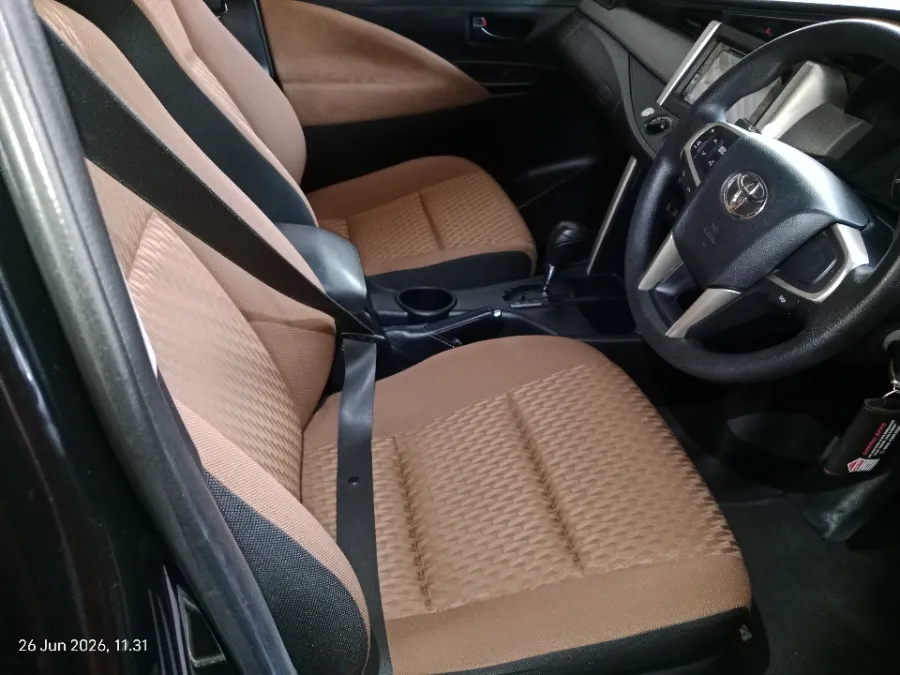 Foto Mobil Bekas Kabin Depan Toyota Kijang Innova 2.4 G tahun 2017
