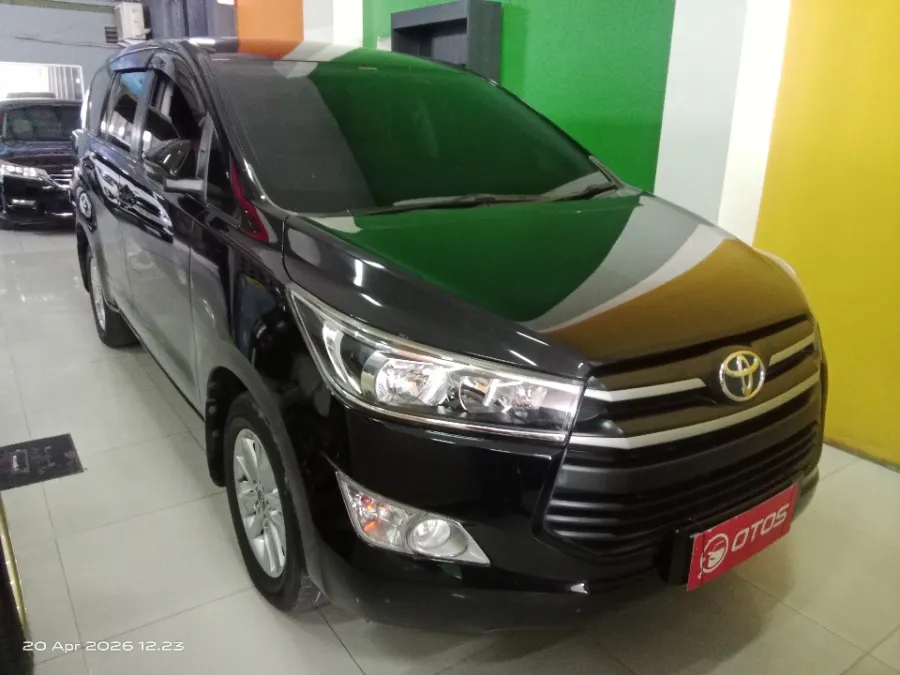Foto Mobil Bekas Kanan Depan Toyota Kijang Innova 2.4 G tahun 2017