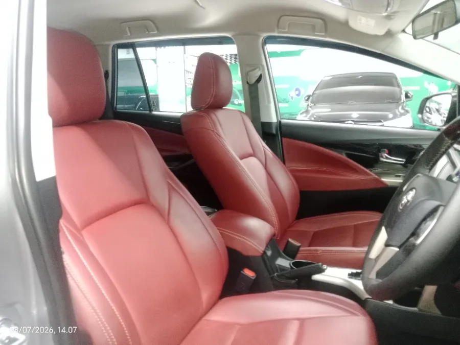 Foto Mobil Bekas Kabin Depan Toyota Kijang Innova 2.4 G tahun 2018