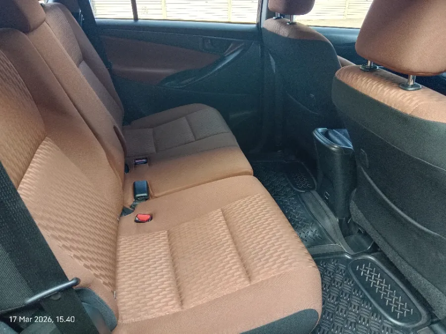 Foto Mobil Bekas Kabin Belakang Toyota Kijang Innova 2.4 G tahun 2019