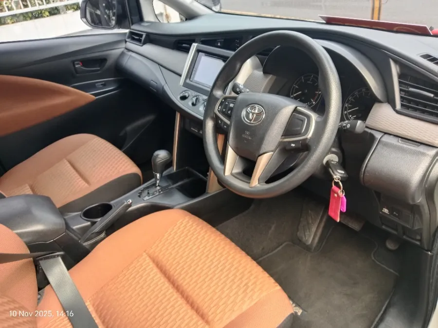 Foto Mobil Bekas Kabin Depan Toyota Kijang Innova 2.4 G tahun 2019