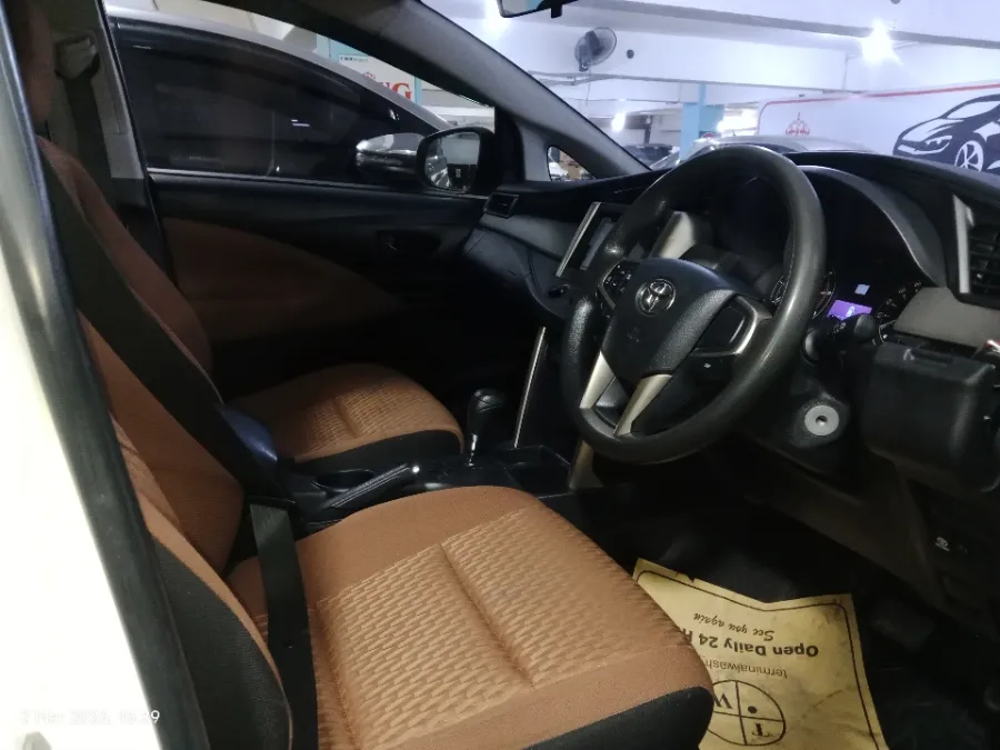 Foto Mobil Bekas Kabin Depan Toyota Kijang Innova 2.4 G tahun 2019