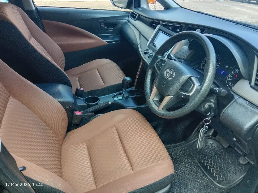 Foto Mobil Bekas Kabin Depan Toyota Kijang Innova 2.4 G tahun 2019