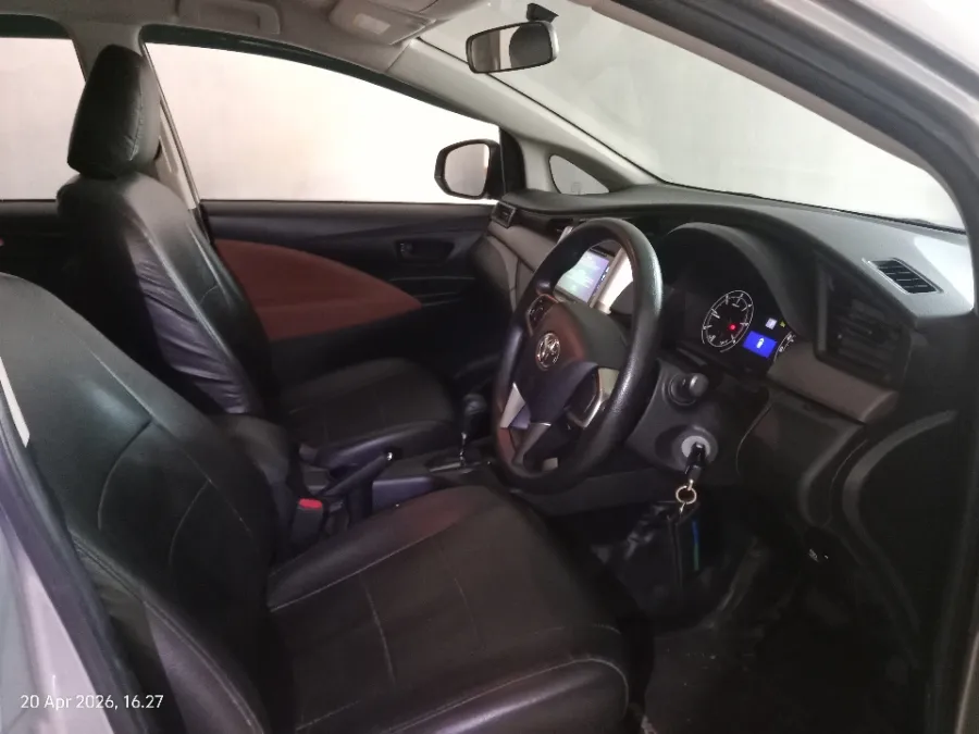 Foto Mobil Bekas Kabin Depan Toyota Kijang Innova 2.4 G tahun 2019