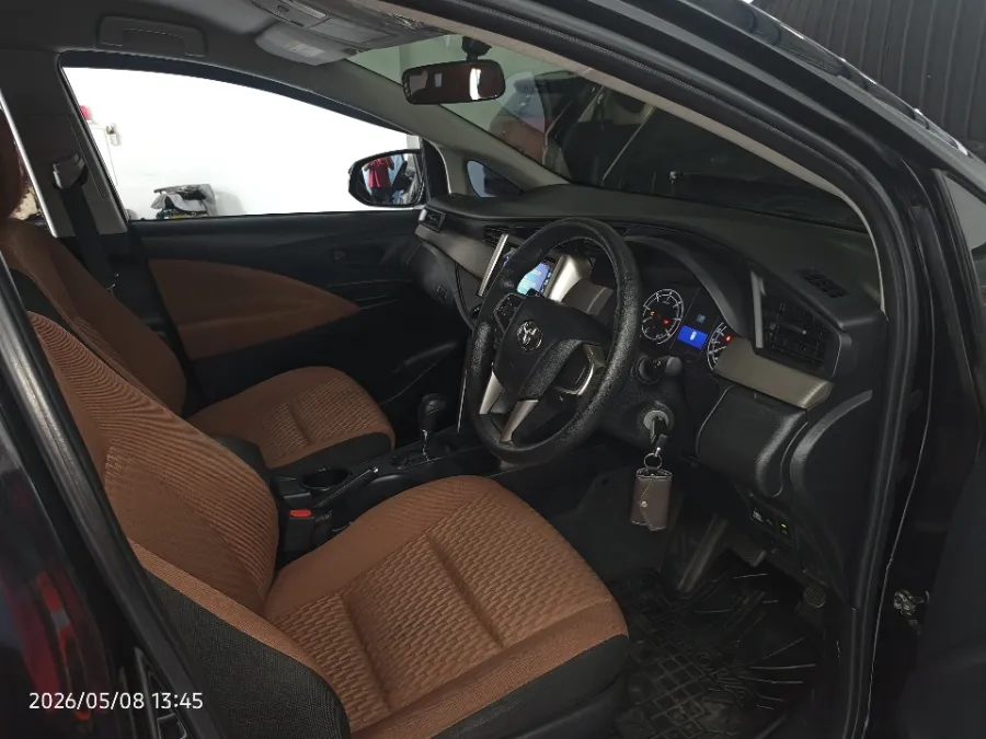 Foto Mobil Bekas Kabin Depan Toyota Kijang Innova 2.4 G tahun 2019