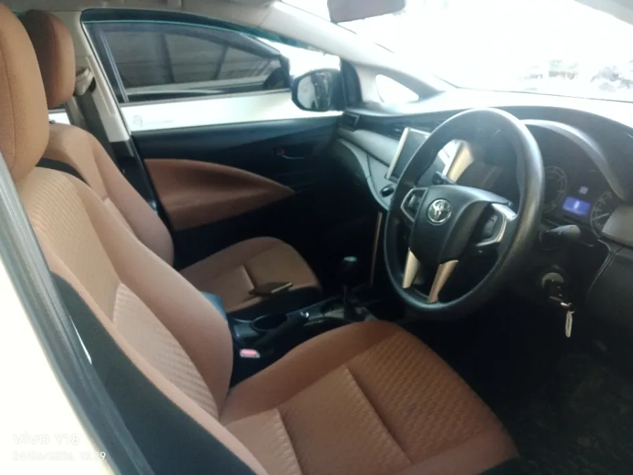 Foto Mobil Bekas Kabin Depan Toyota Kijang Innova 2.4 G tahun 2019