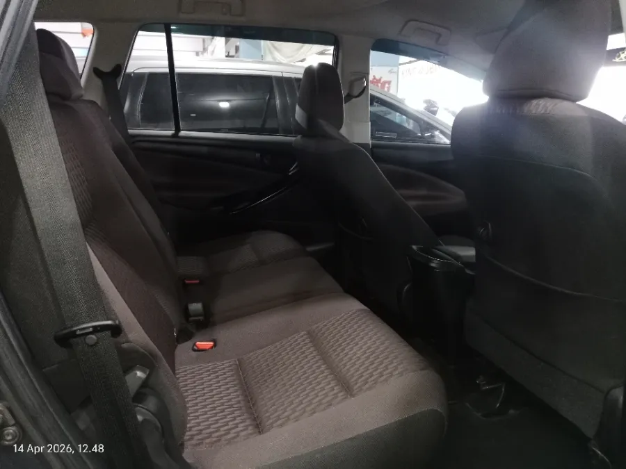 Foto Mobil Bekas Kabin Belakang Toyota Kijang Innova 2.4 G tahun 2020