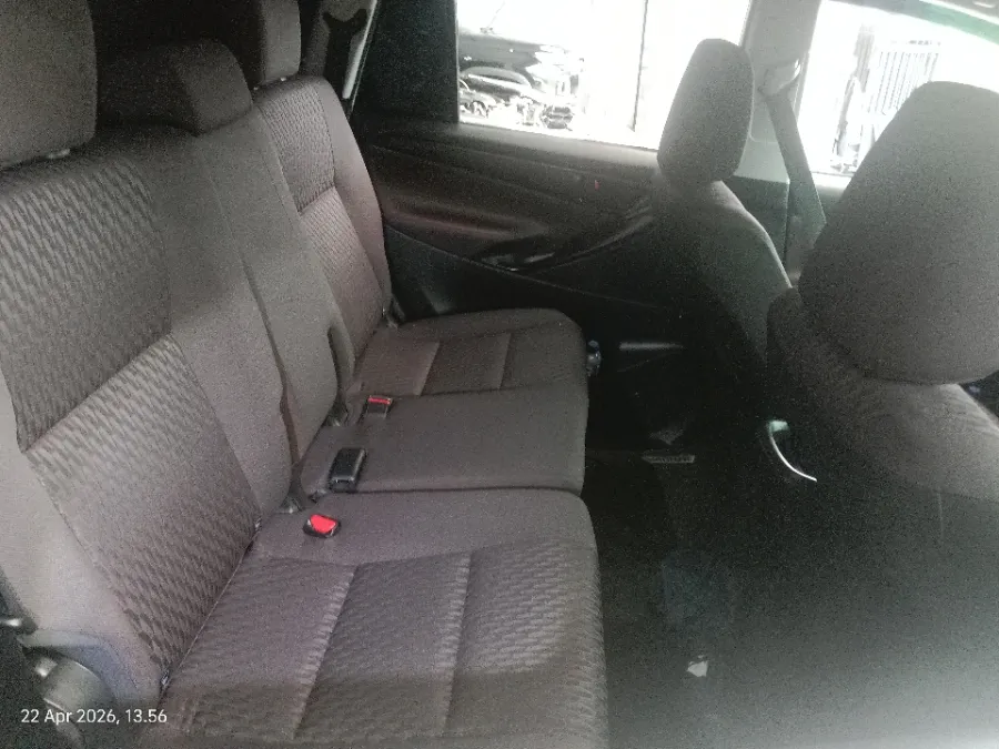 Foto Mobil Bekas Kabin Belakang Toyota Kijang Innova 2.4 G tahun 2020