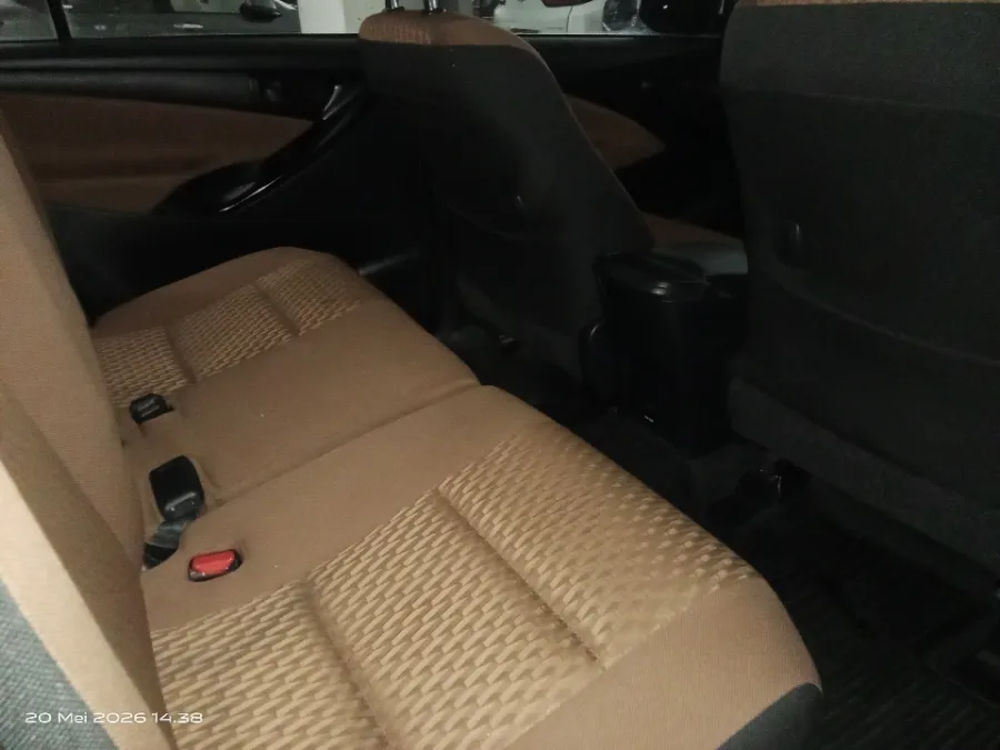 Foto Mobil Bekas Kabin Belakang Toyota Kijang Innova 2.4 G tahun 2020