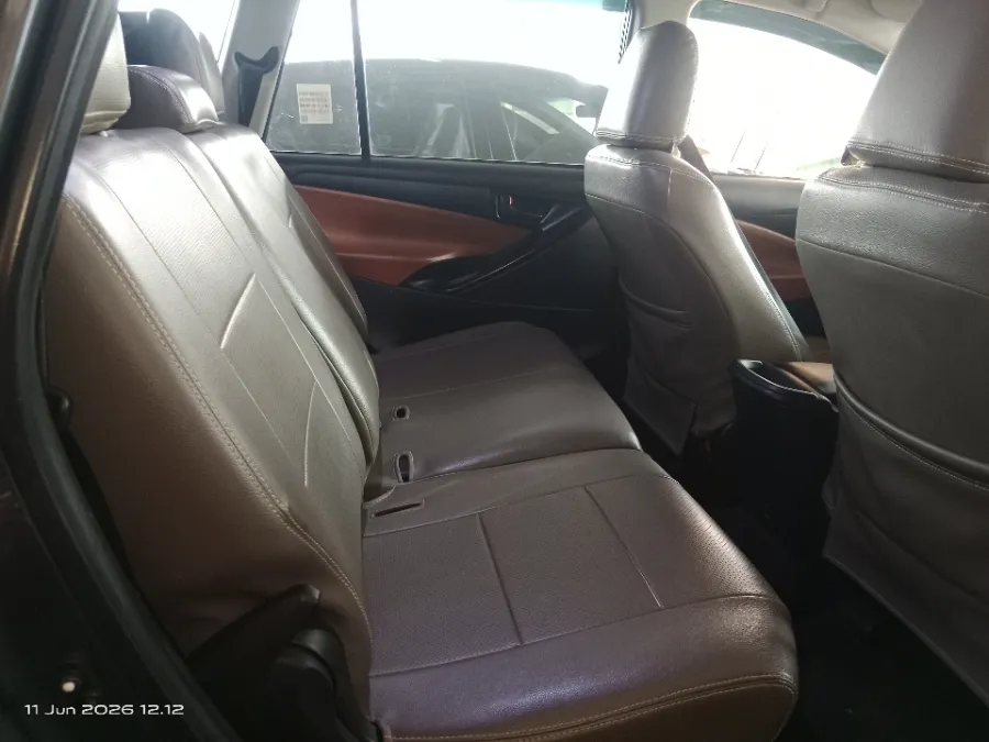 Foto Mobil Bekas Kabin Belakang Toyota Kijang Innova 2.4 G tahun 2020