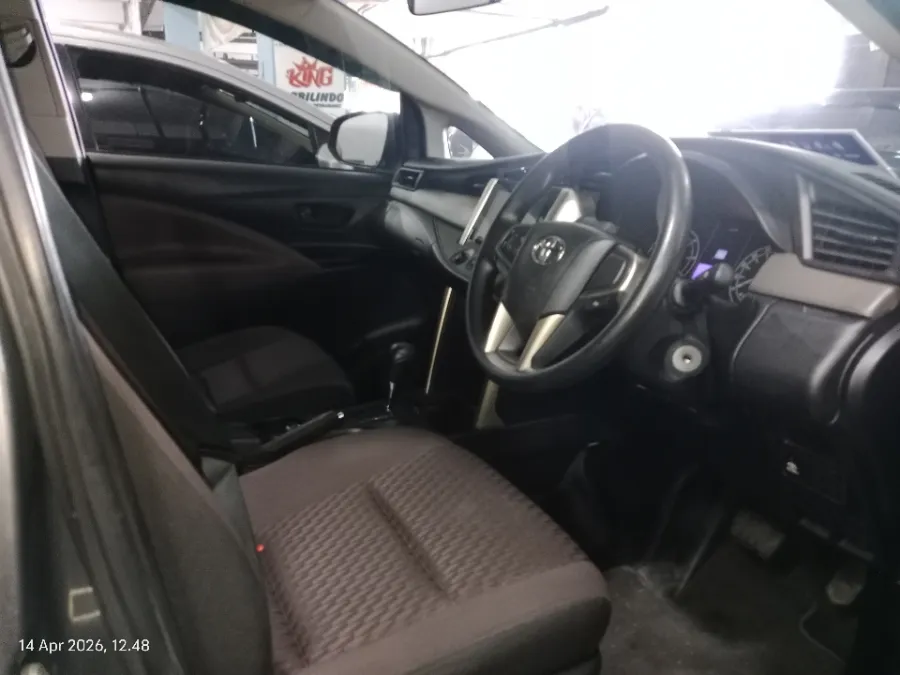 Foto Mobil Bekas Kabin Depan Toyota Kijang Innova 2.4 G tahun 2020