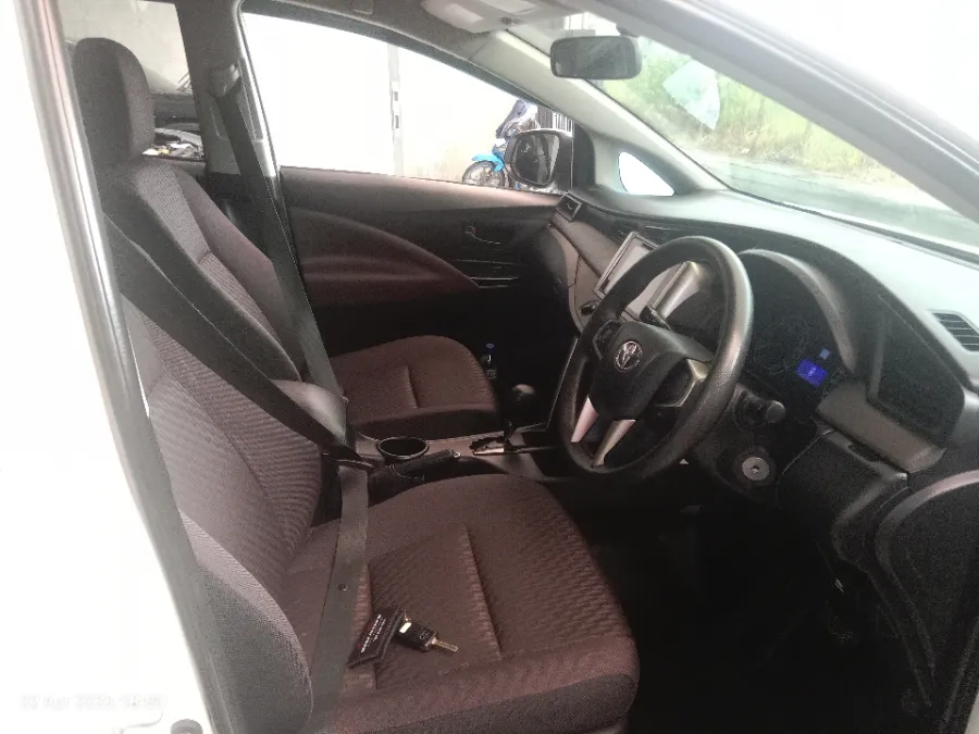 Foto Mobil Bekas Kabin Depan Toyota Kijang Innova 2.4 G tahun 2020