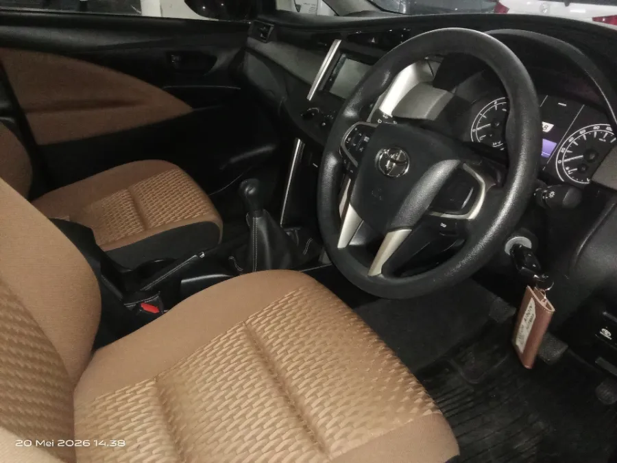 Foto Mobil Bekas Kabin Depan Toyota Kijang Innova 2.4 G tahun 2020