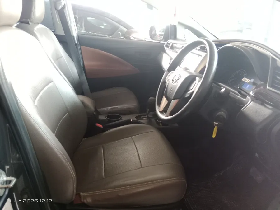 Foto Mobil Bekas Kabin Depan Toyota Kijang Innova 2.4 G tahun 2020